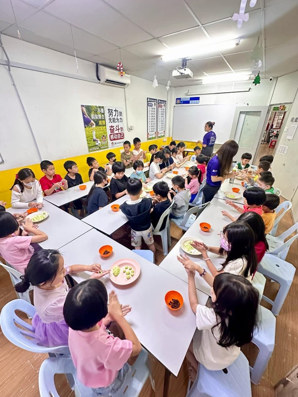 GLEXiS 烹饪班：学生动手做点心
