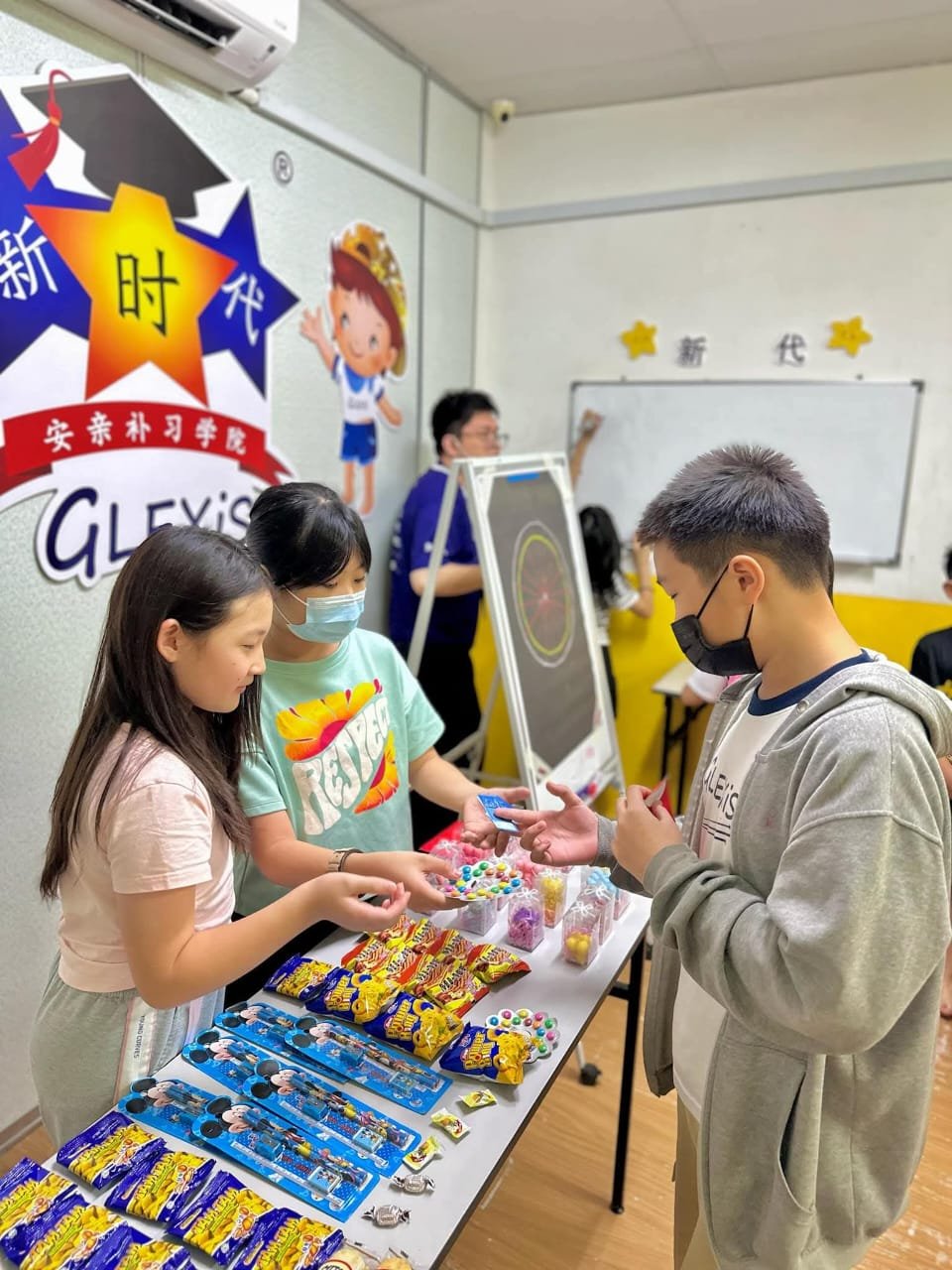 GLEXiS 虚拟币市场：学生用虚拟币买东西