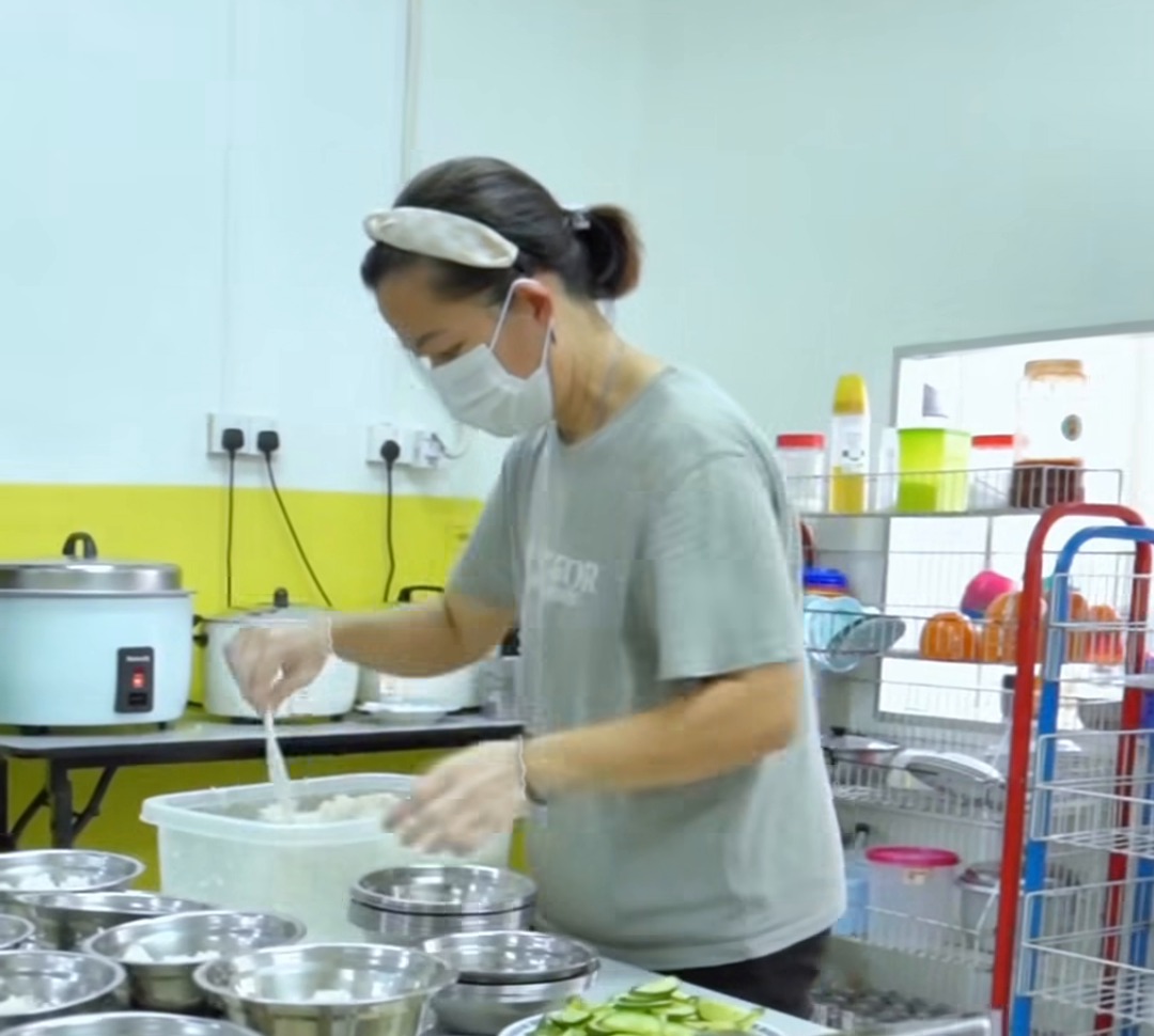 GLEXiS 分院厨房：本地厨娘为孩子准备午餐