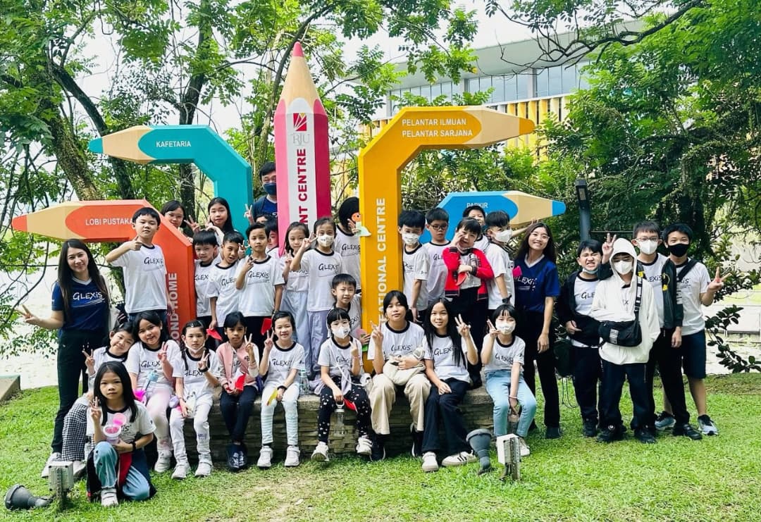 GLEXiS 学校假期出游：教师带学生外出参观